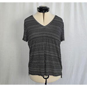 Alfani Short Sleeve T-Shirt Women's M Black White Geo V-Neck Neckline NWT